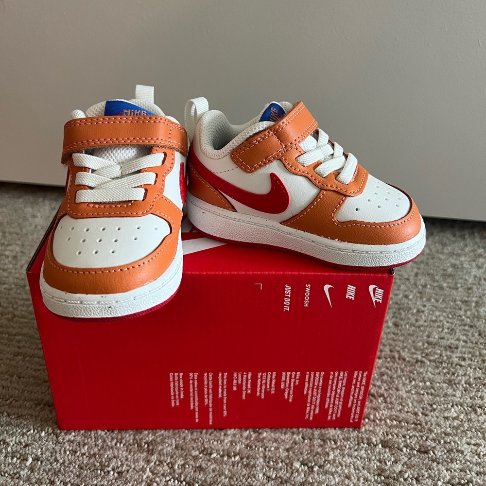 Nike court borough low 2 (TDV) sail hot curry 4c